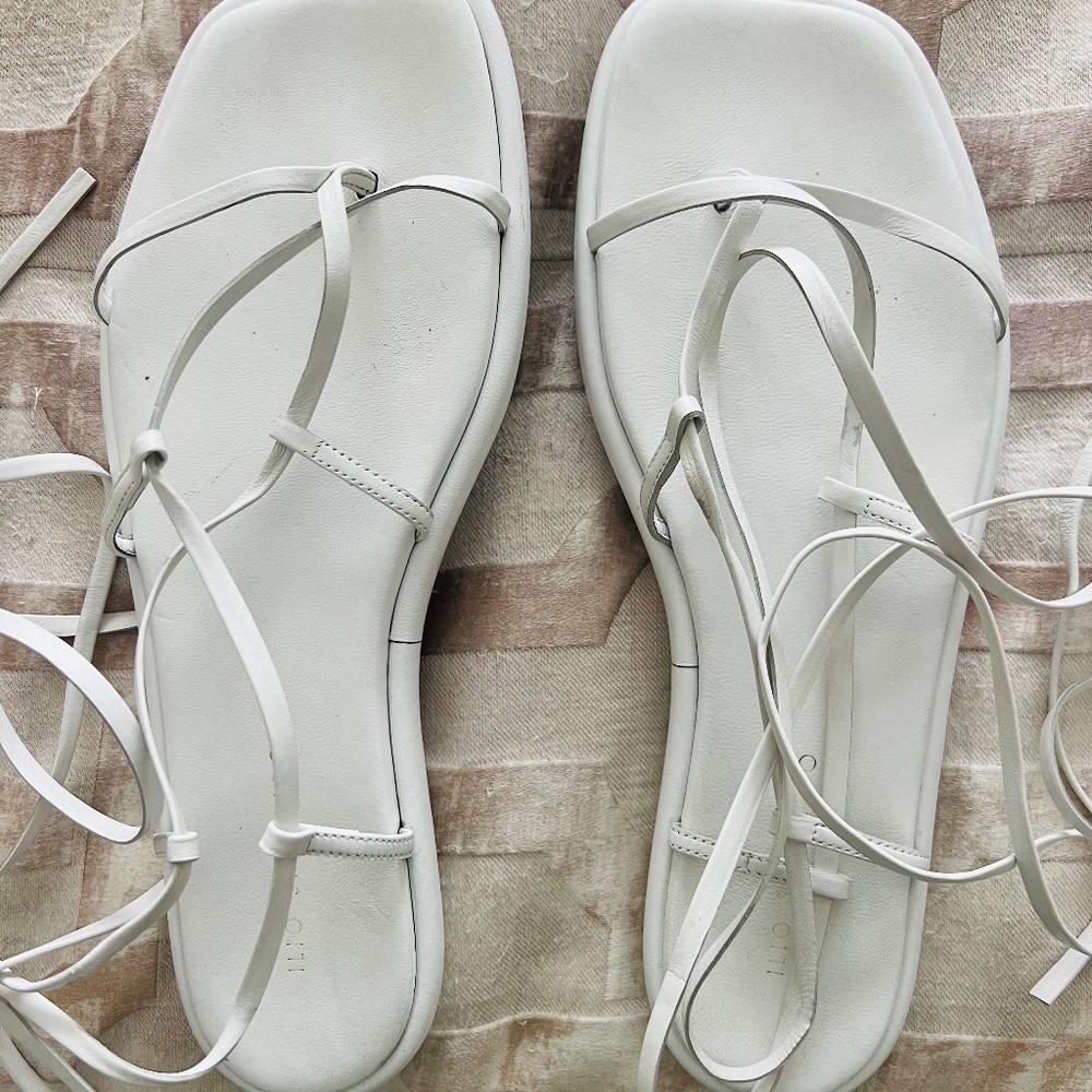 Ilio Smeraldo White Strappy Sandals
